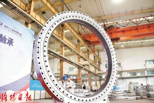 Le premier roulement principal de la machine de blindage de grand diamètre en Chine est hors ligne à Luoyang